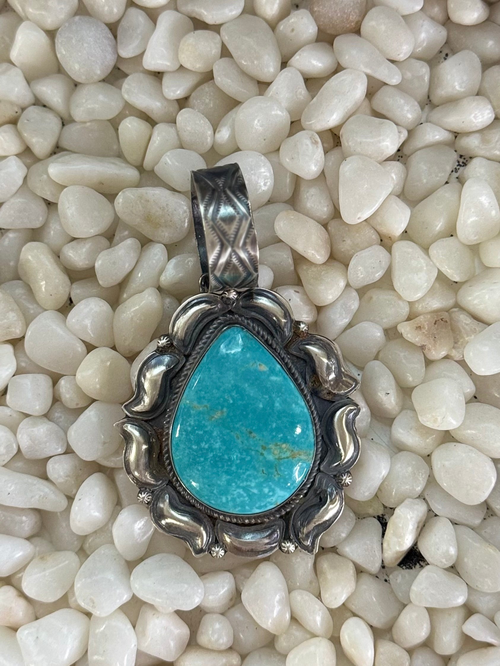 Large Kingman pendant