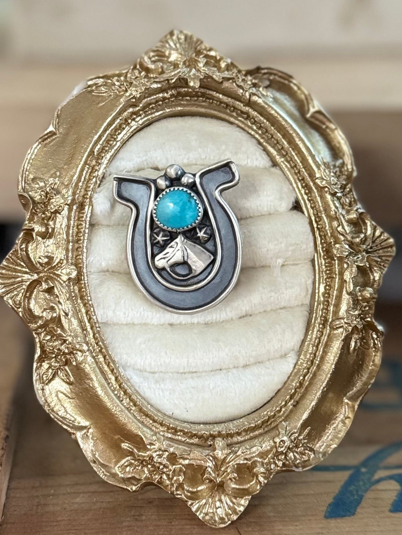 Horse shoe Kingman ring